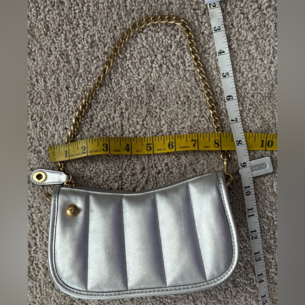 NWOT Coach Metallic Silver Quilted  Small Clutch - Picture 3 of 7